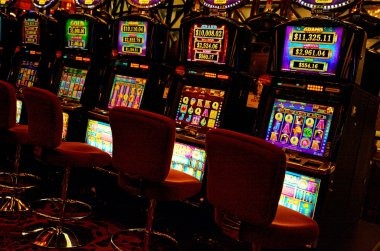 Live casino table with multiple players and dealer, showing sultan66 interface